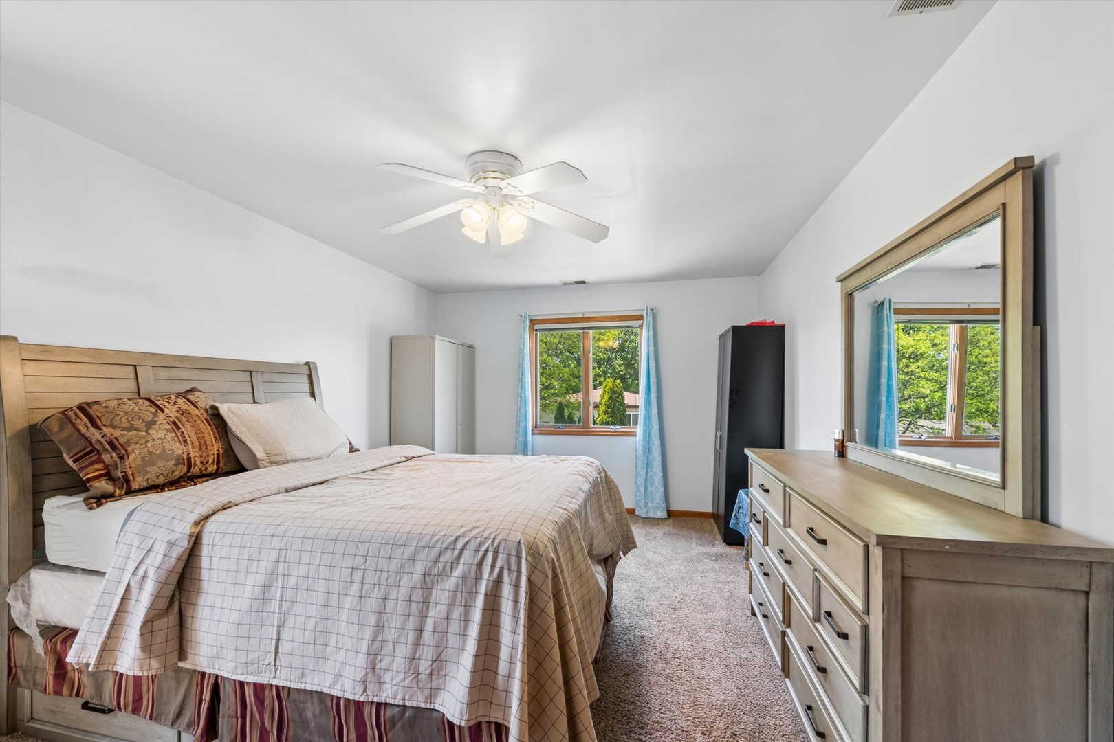 2142 North Summit Street Wheaton, IL 60187 - Photo 21 of 35 a bedroom with a large bed and a window