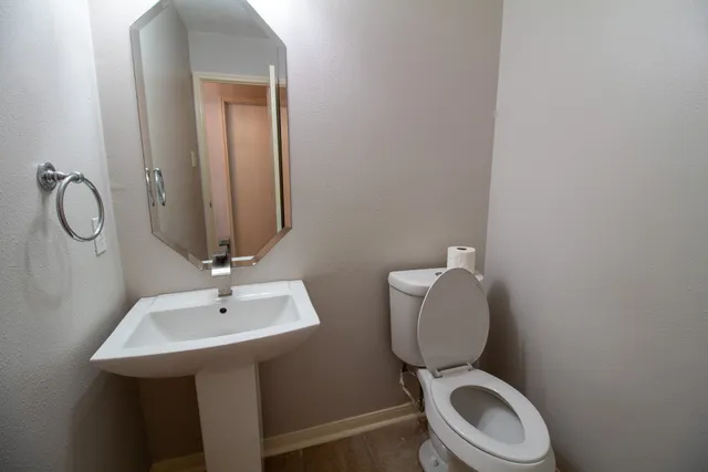 $2,375 | 2111 Grovewood Park, Conroe, TX 77385