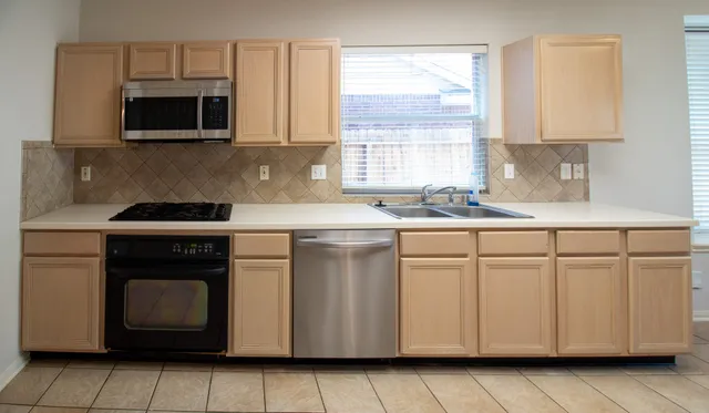 $2,375 | 2111 Grovewood Park, Conroe, TX 77385