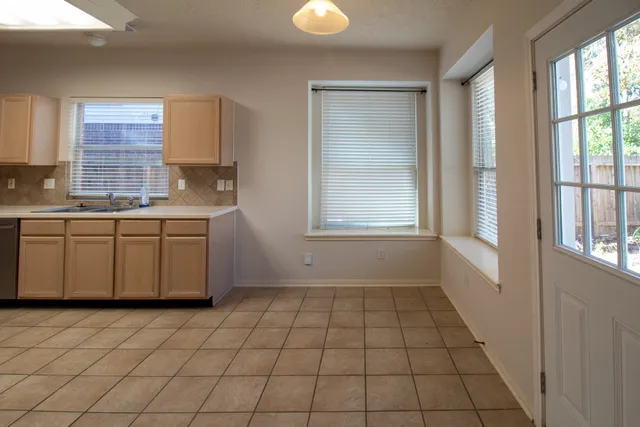 $2,375 | 2111 Grovewood Park, Conroe, TX 77385