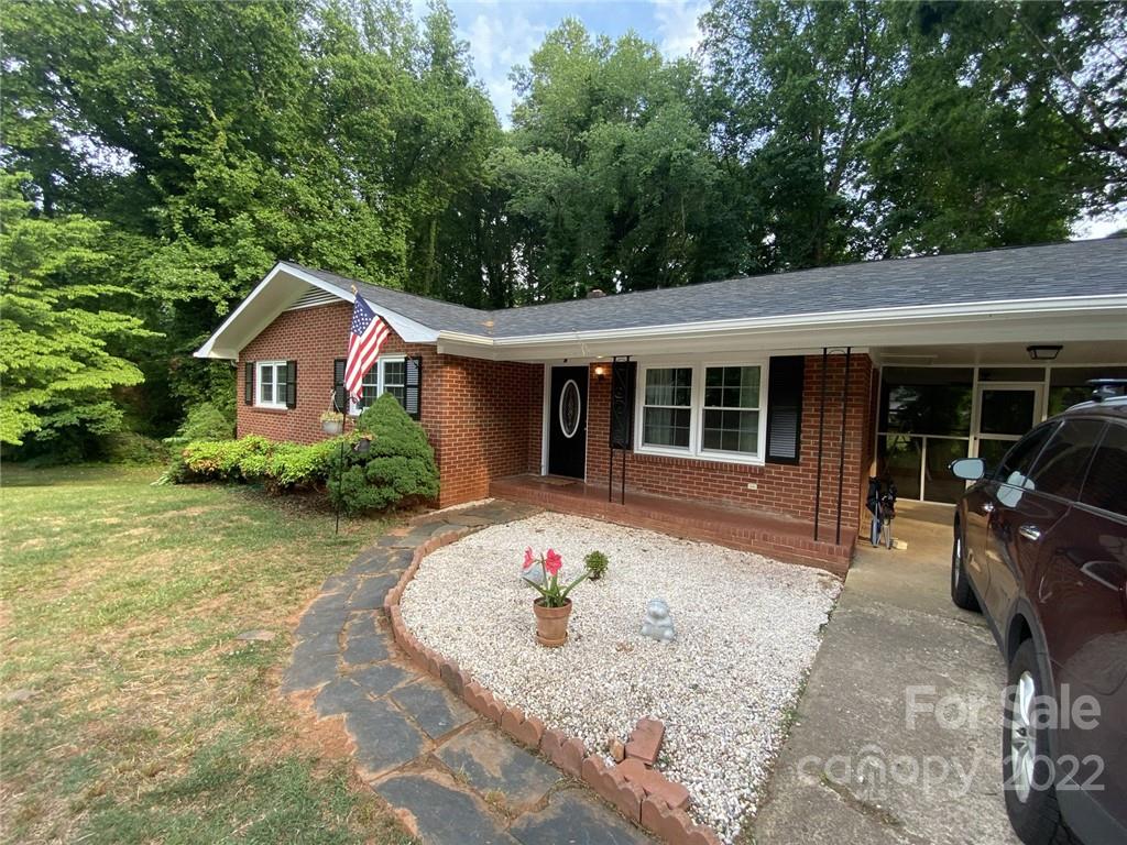 409 3rd St Place Southwest Conover, NC 28613 - Photo 2 of 34 Gallery Image 2