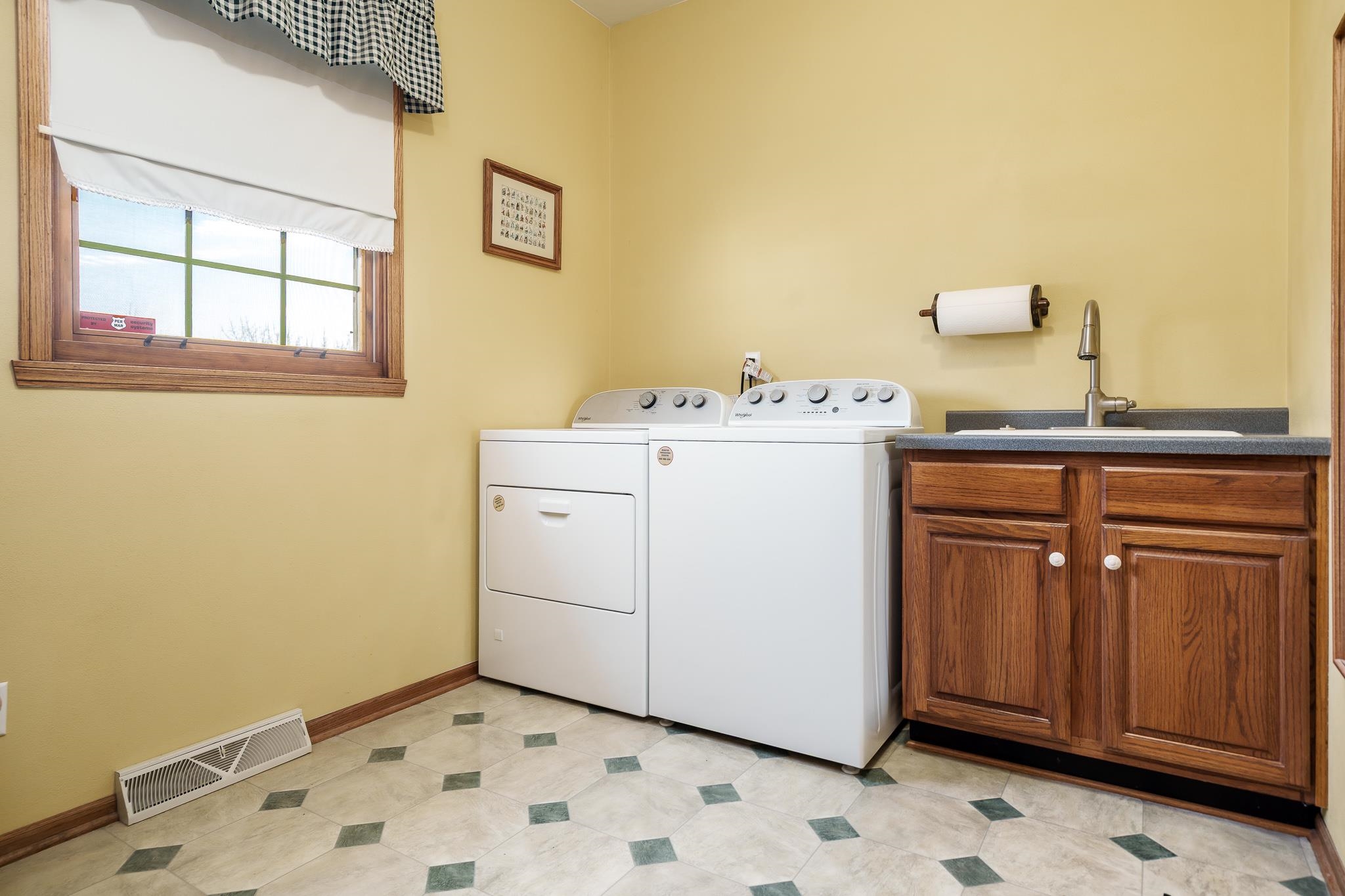 9293 Forest Ridge Drive Roscoe, IL 61073 - Photo 12 of 37