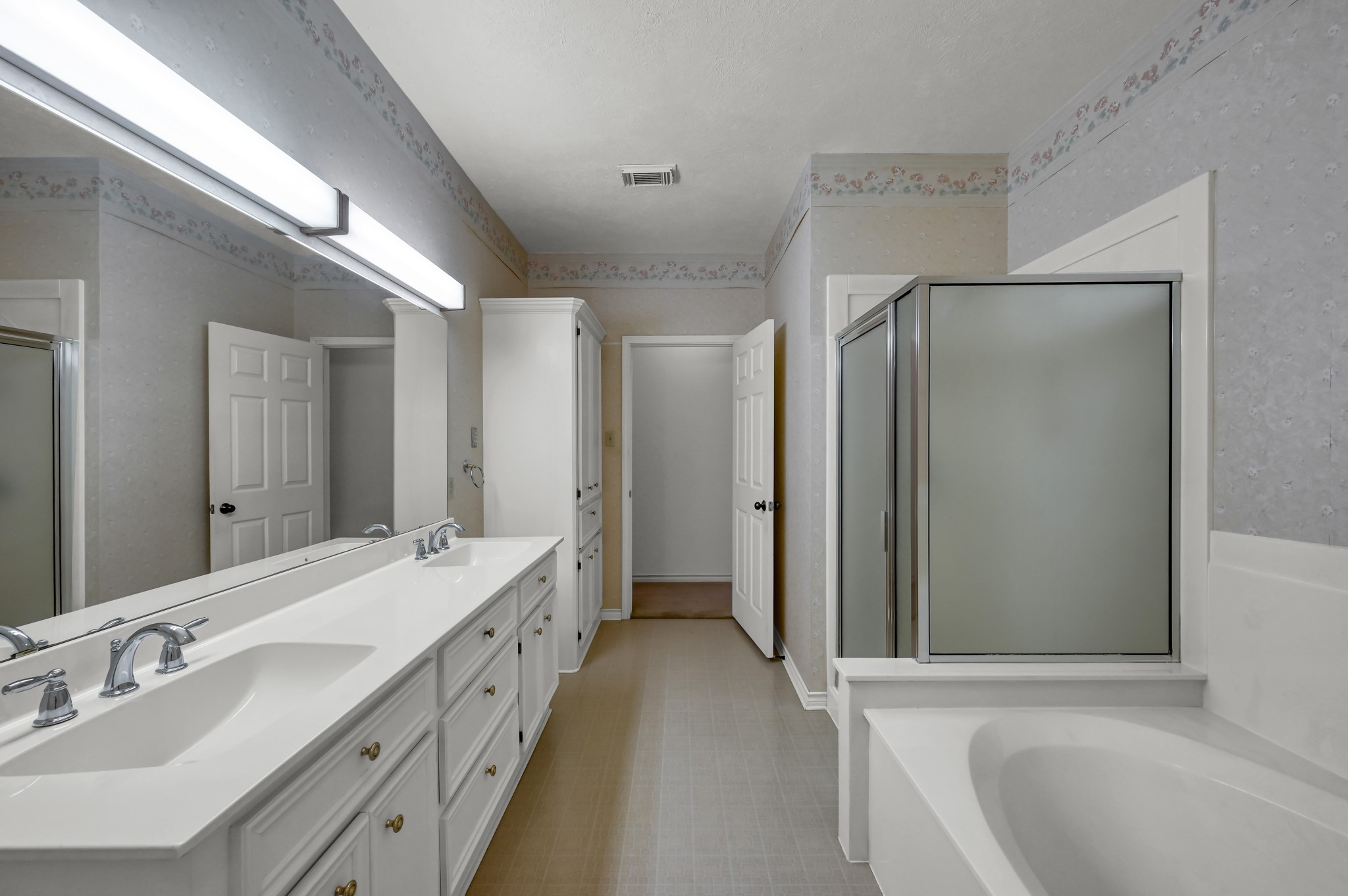 273 Augusta Drive Trinity, TX 75862 - Photo 21 of 50 and large garden tub and separate shower.