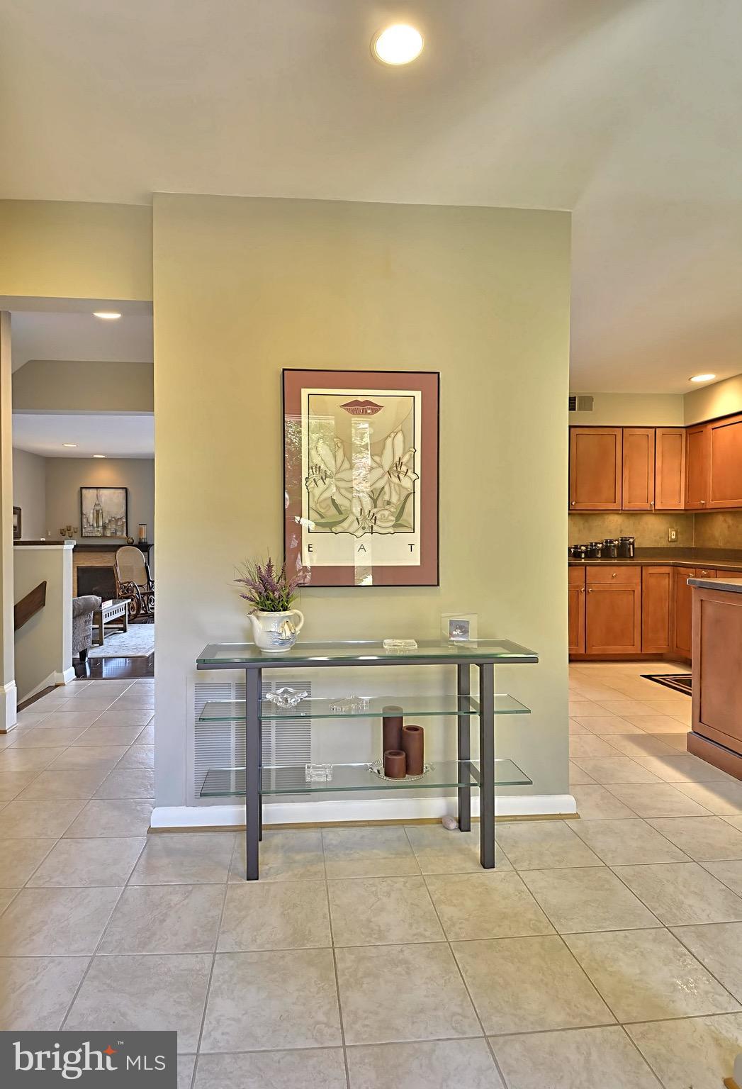 11092 Thrush Ridge Road Reston, VA 20191 - Photo 15 of 29 Foyer