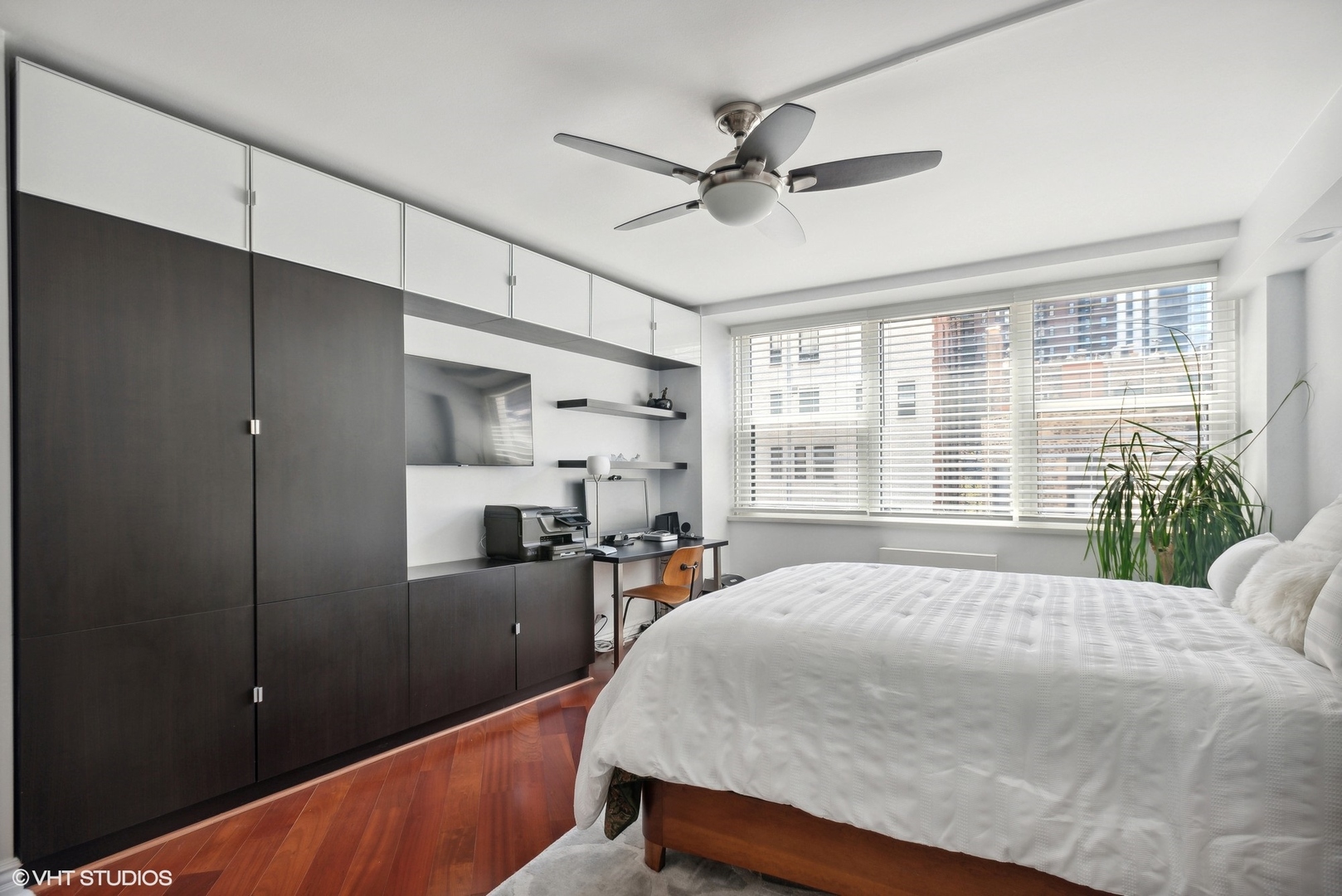 1150 North Lake Shore Drive, Unit 4H Chicago, IL 60611 - Photo 13 of 18 a bed room with a bed and a window