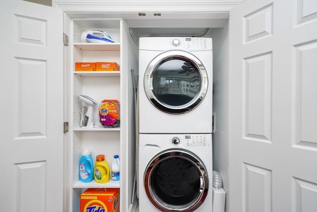 1150 North Lake Shore Drive, Unit 4H Chicago, IL 60611 - Photo 15 of 18 a view of an entryway with wooden floor