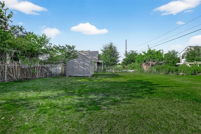 a view of a backyard with green space