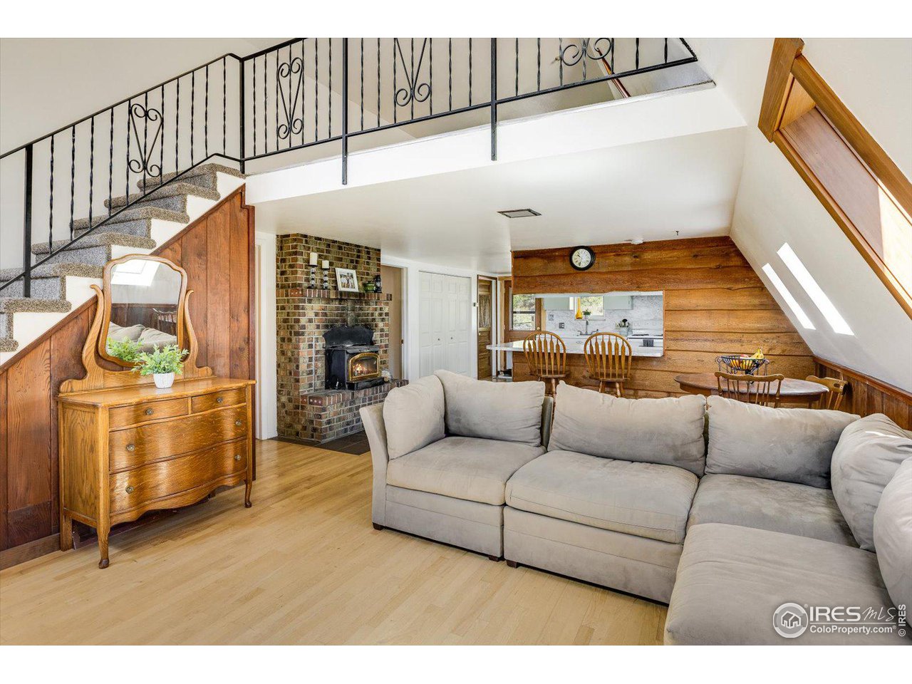 5690 Sugarloaf Road Boulder, CO 80302 - Photo 10 of 27 a living room with furniture
