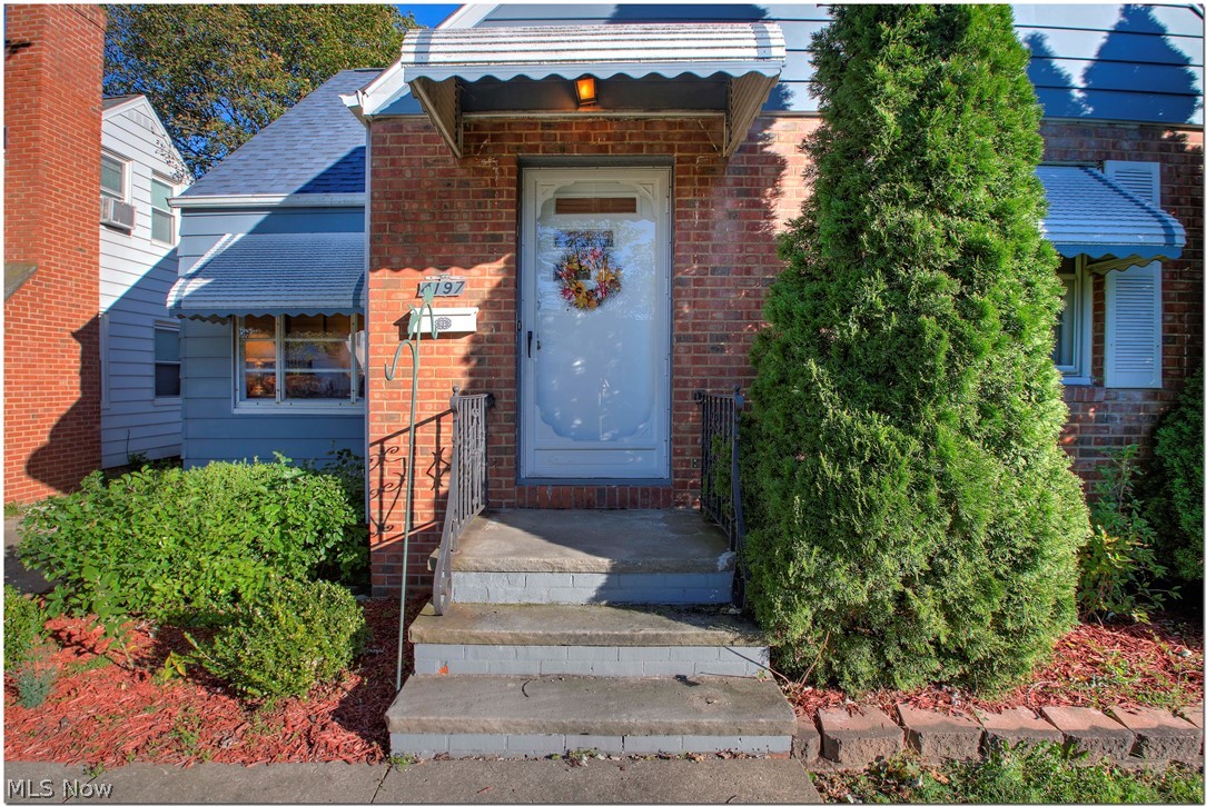4197 Stilmore Road Cleveland, OH 44121 - Photo 4 of 35