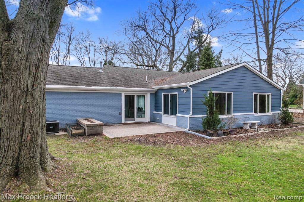 2905 West Hickory Grove Road Bloomfield Hills, MI 48302 - Photo 23 of 25