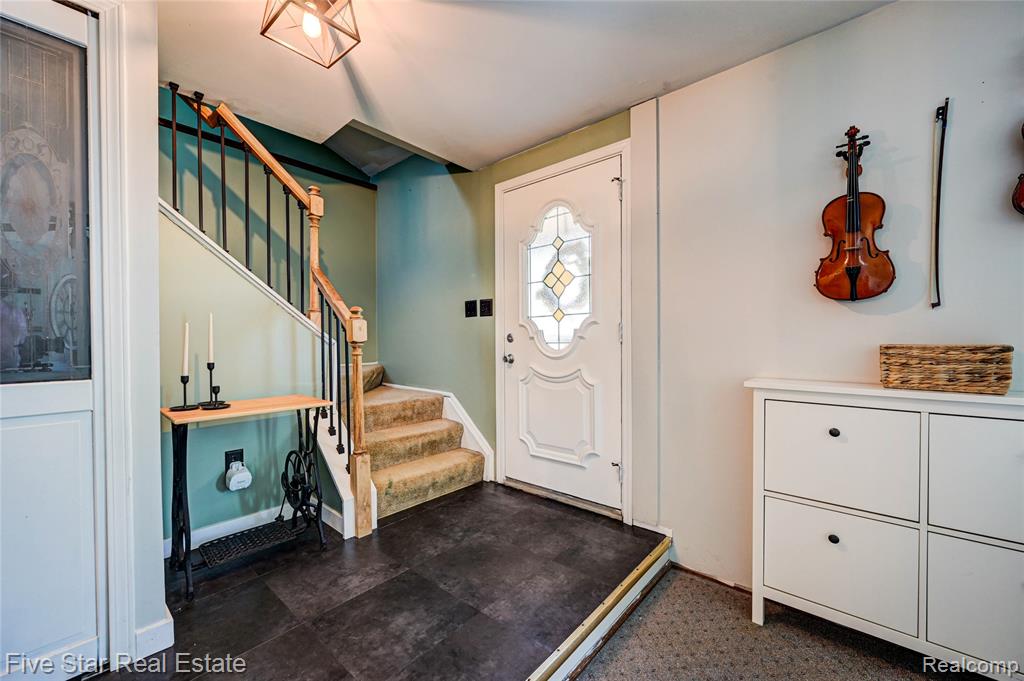 21953 Hall Road Trenton, MI 48183 - Photo 6 of 48 Gallery Image 6