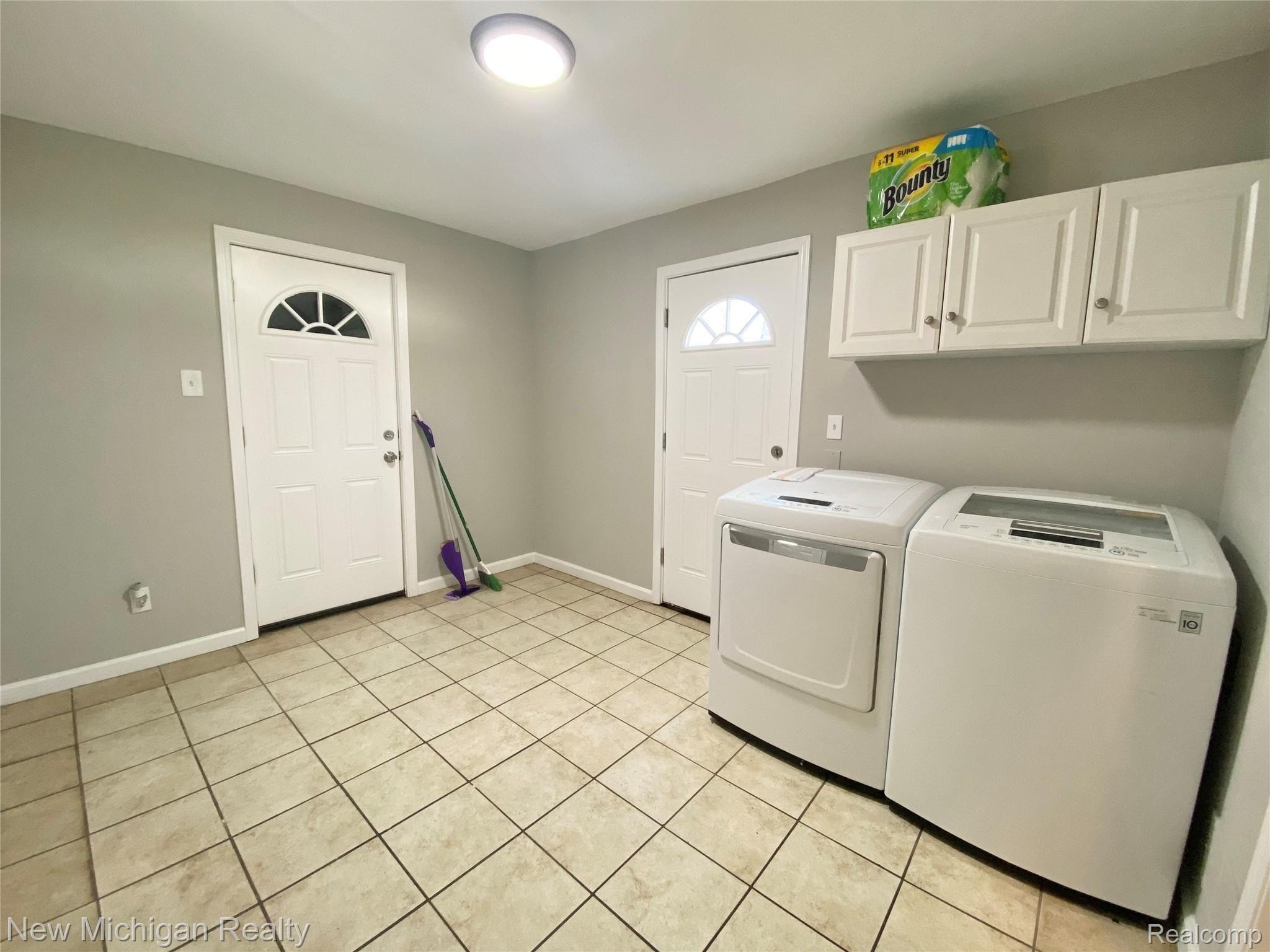 5521 Calkins Road Flint, MI 48532 - Photo 17 of 38 AD2AA832-E53C-4655-BE3F-BC38D9C893C9.jpeg