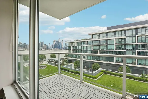 $6,950 | 1000 Ave At Port Imperial, Unit 512, Weehawken, NJ 07086