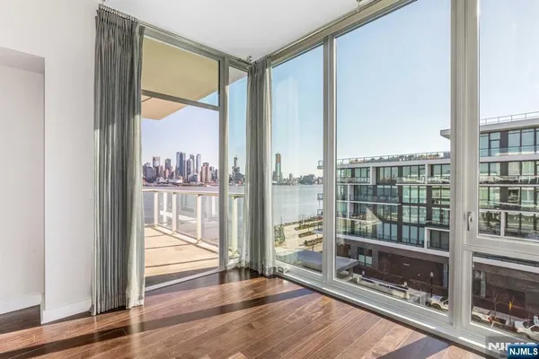 $6,950 | 1000 Ave At Port Imperial, Unit 512, Weehawken, NJ 07086