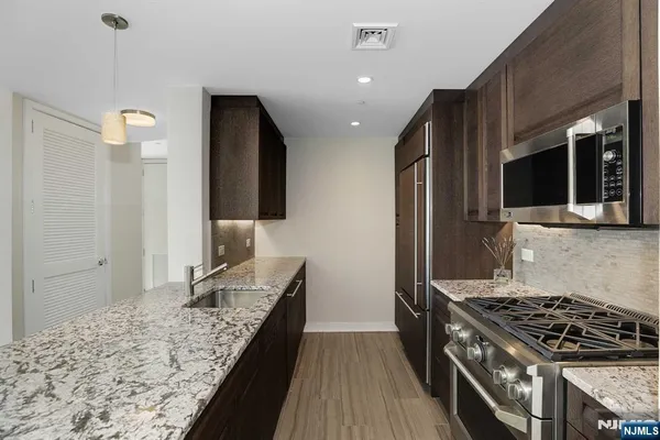 $6,950 | 1000 Ave At Port Imperial, Unit 512, Weehawken, NJ 07086