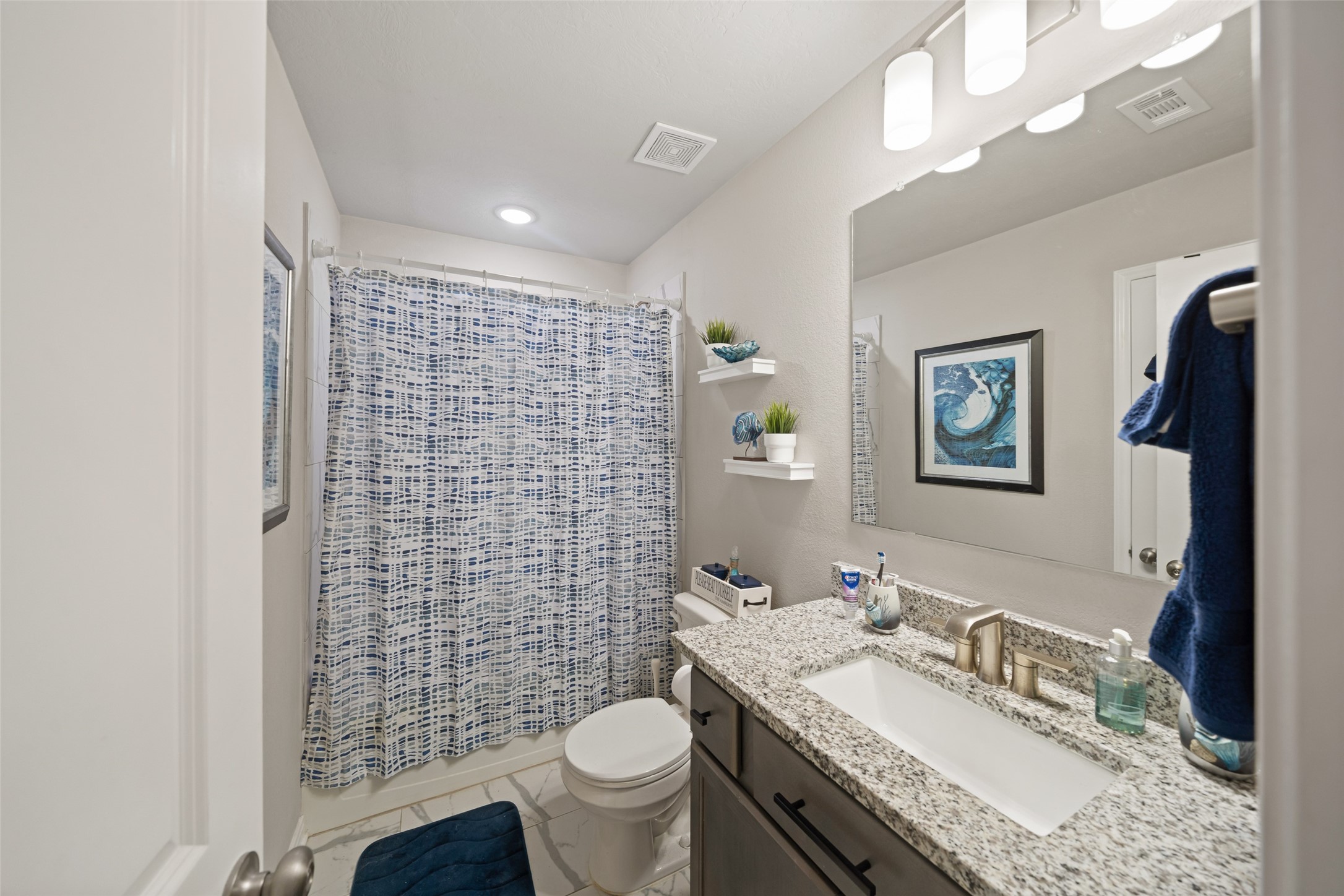 1300 Kingsgate Drive Bryan, TX 77807 - Photo 21 of 30 Secondary bath with tile shower