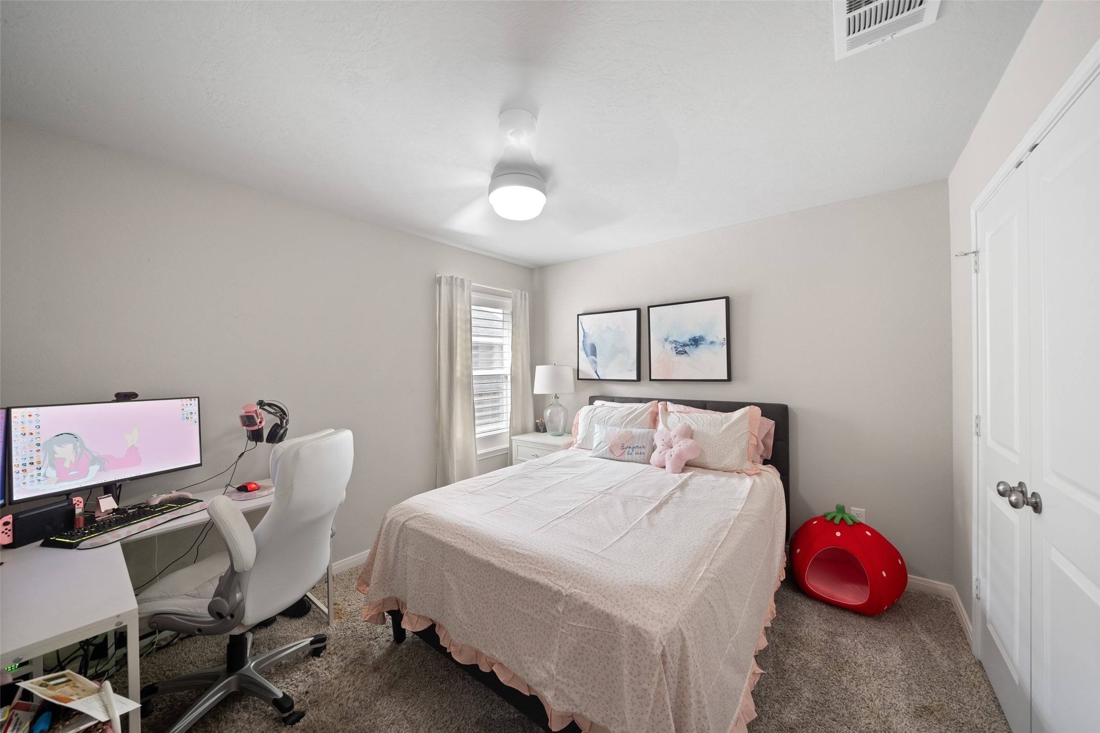 1300 Kingsgate Drive Bryan, TX 77807 - Photo 22 of 30 Secondary bedroom with plenty of space for a queen bed