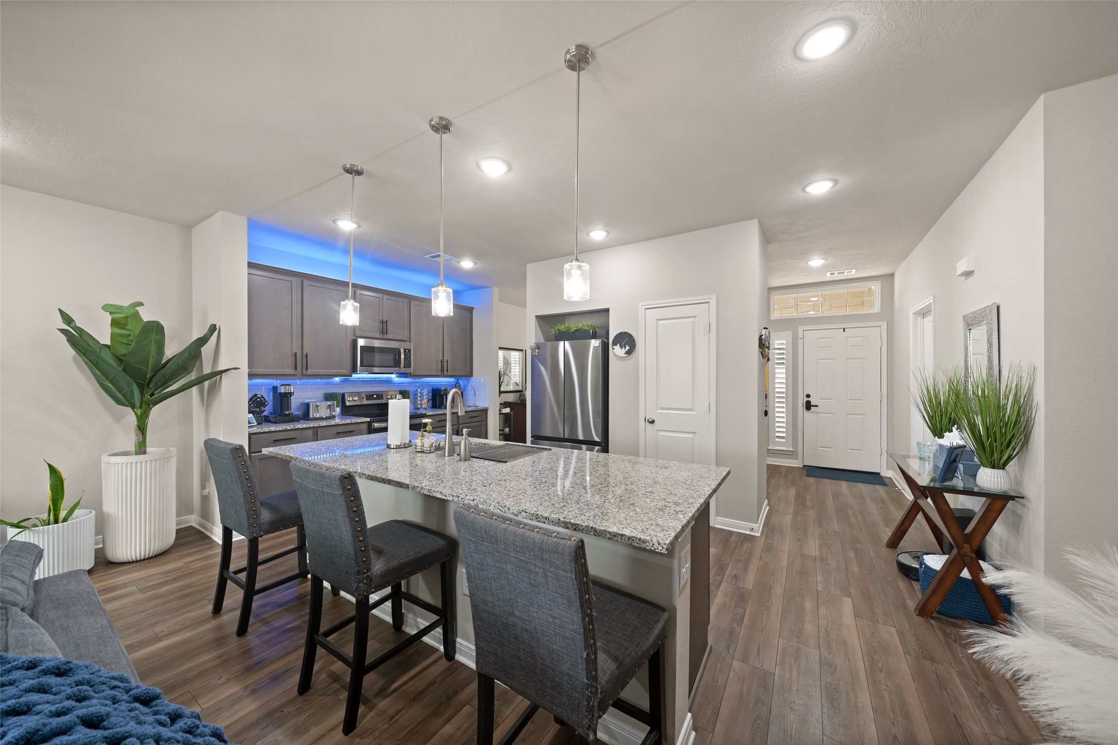 1300 Kingsgate Drive Bryan, TX 77807 - Photo 8 of 30 Large eat at bar with room for 4