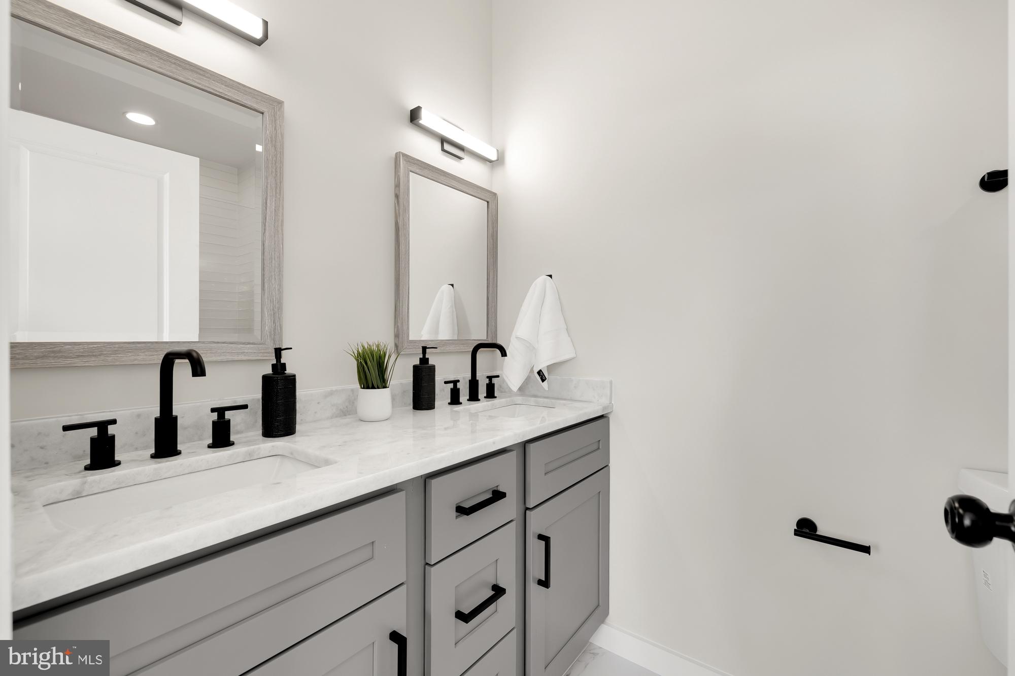 1644 Park Road Northwest, Unit D Washington, DC 20010 - Photo 18 of 30 Primary Bath