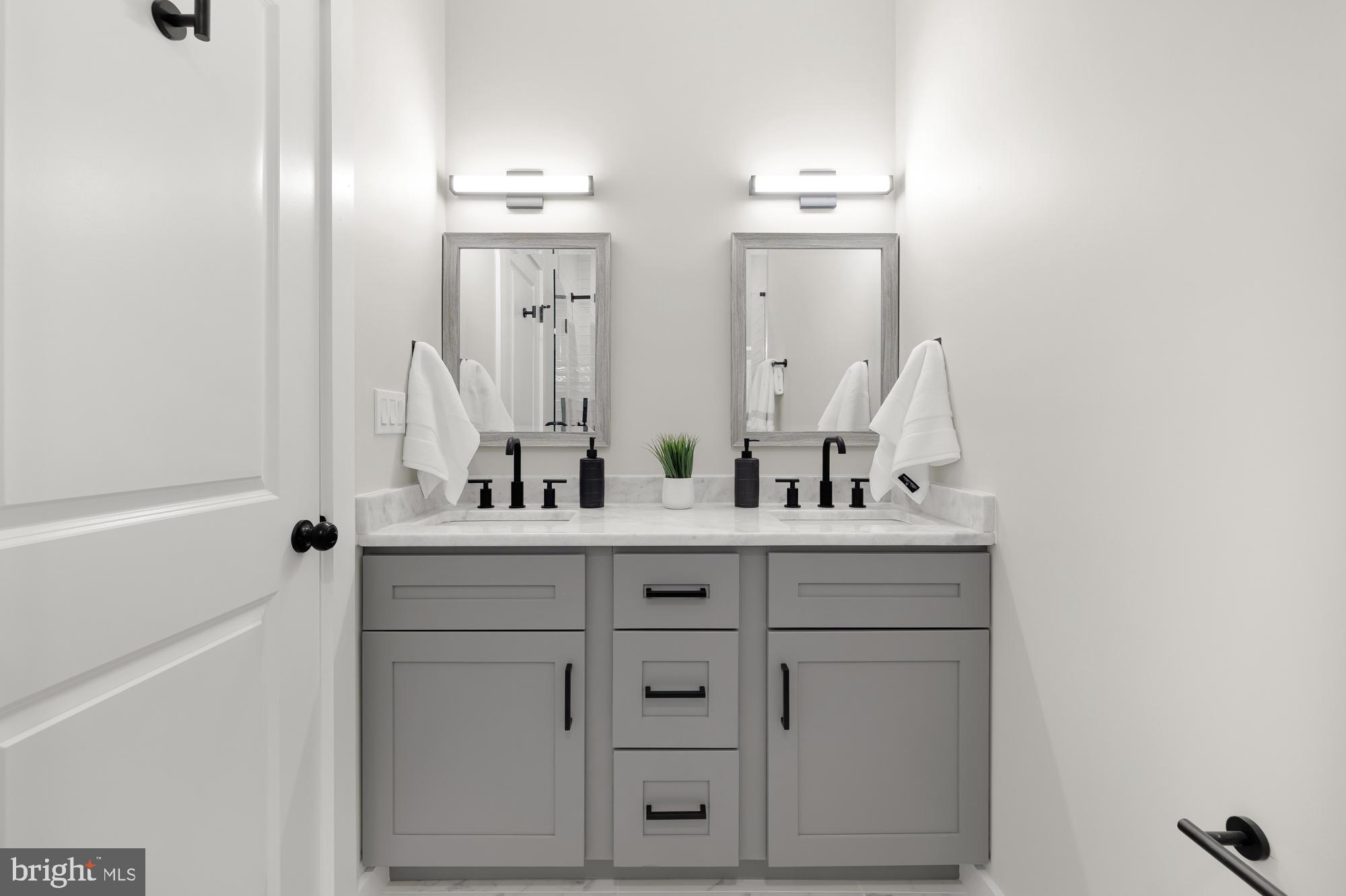 1644 Park Road Northwest, Unit D Washington, DC 20010 - Photo 24 of 30 Bathroom