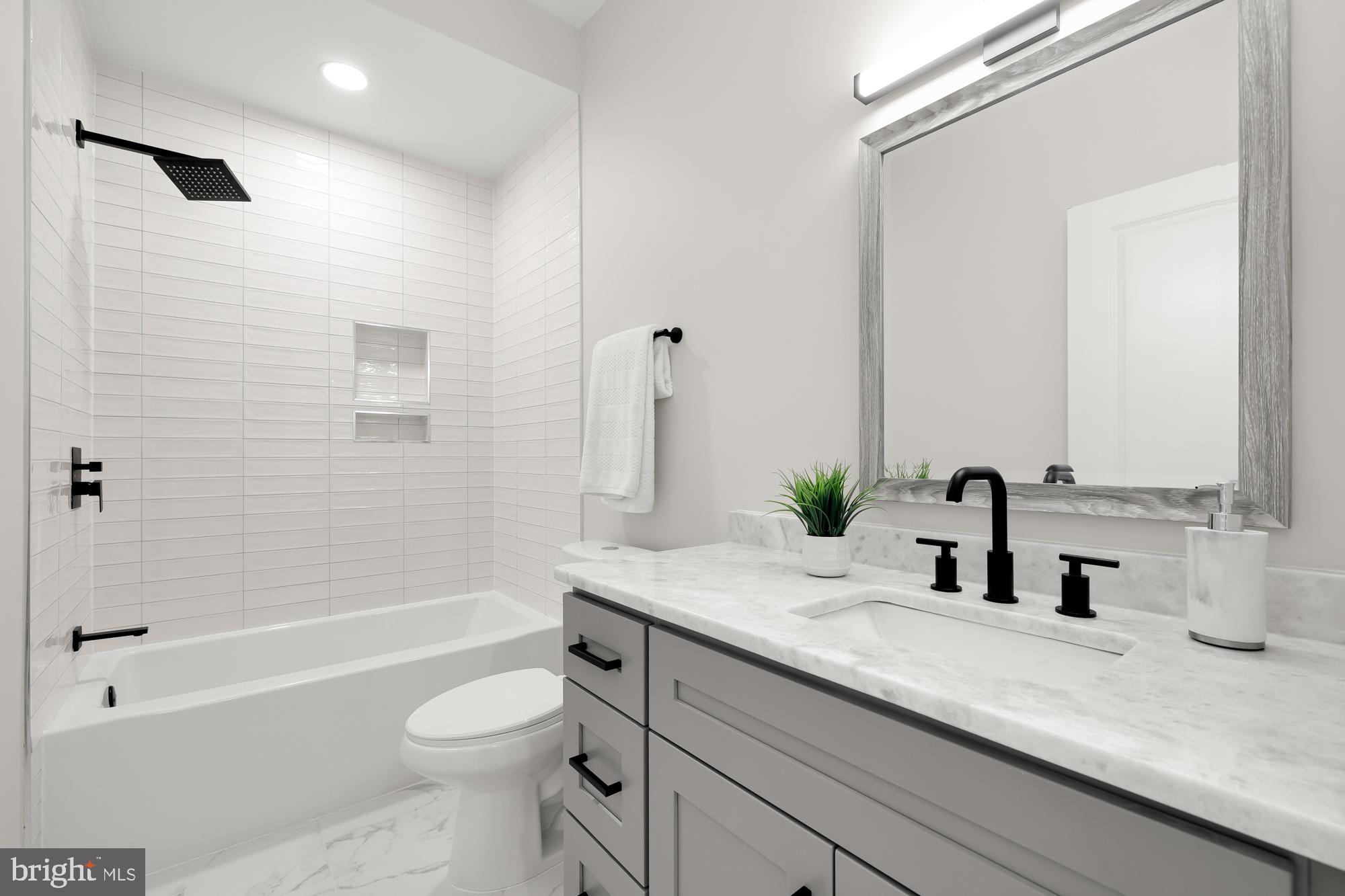 1644 Park Road Northwest, Unit D Washington, DC 20010 - Photo 25 of 30 Bathroom