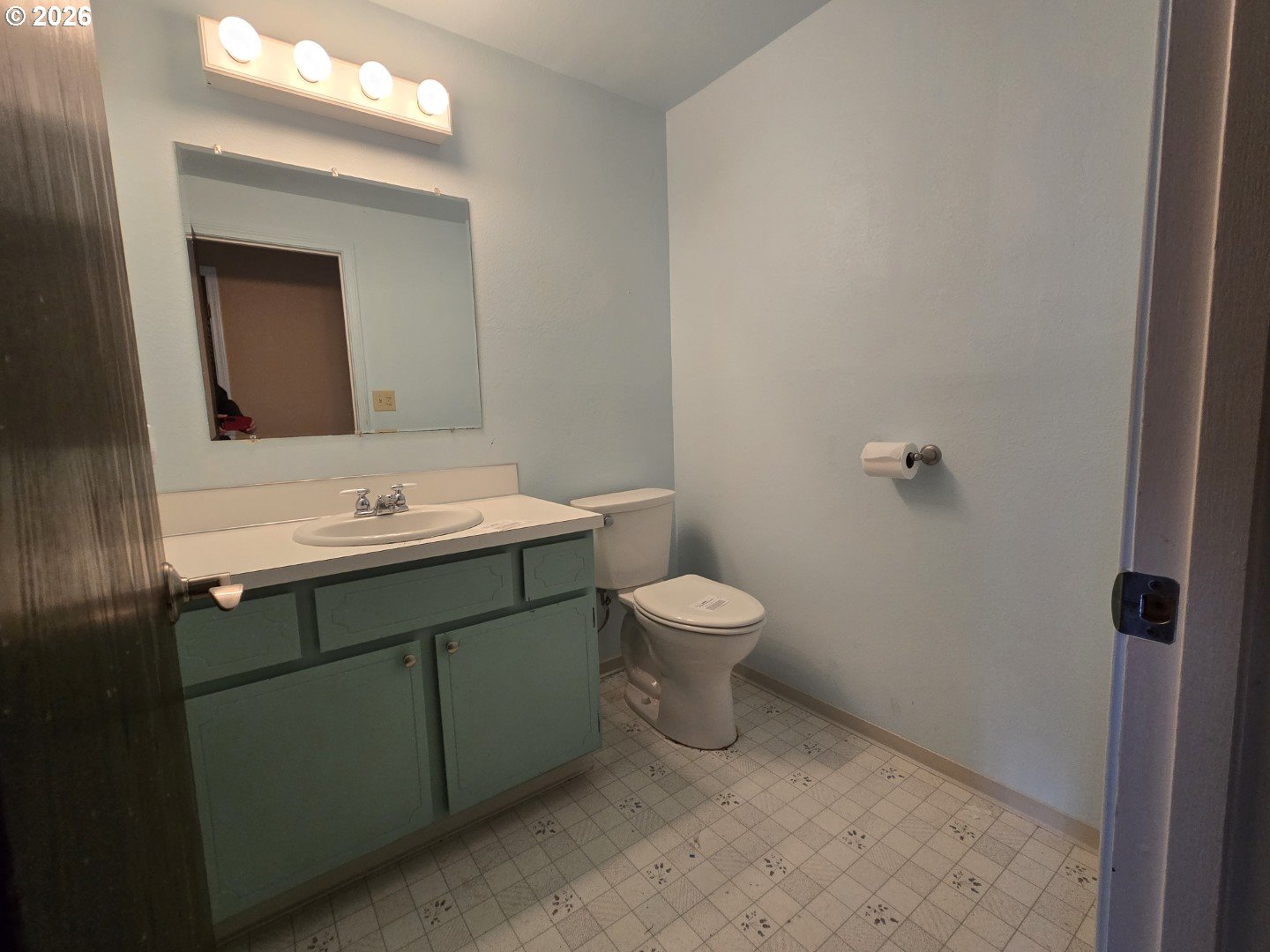 2633 42nd Avenue Longview, WA 98632 - Photo 16 of 32 a bathroom with a sink and a toilet