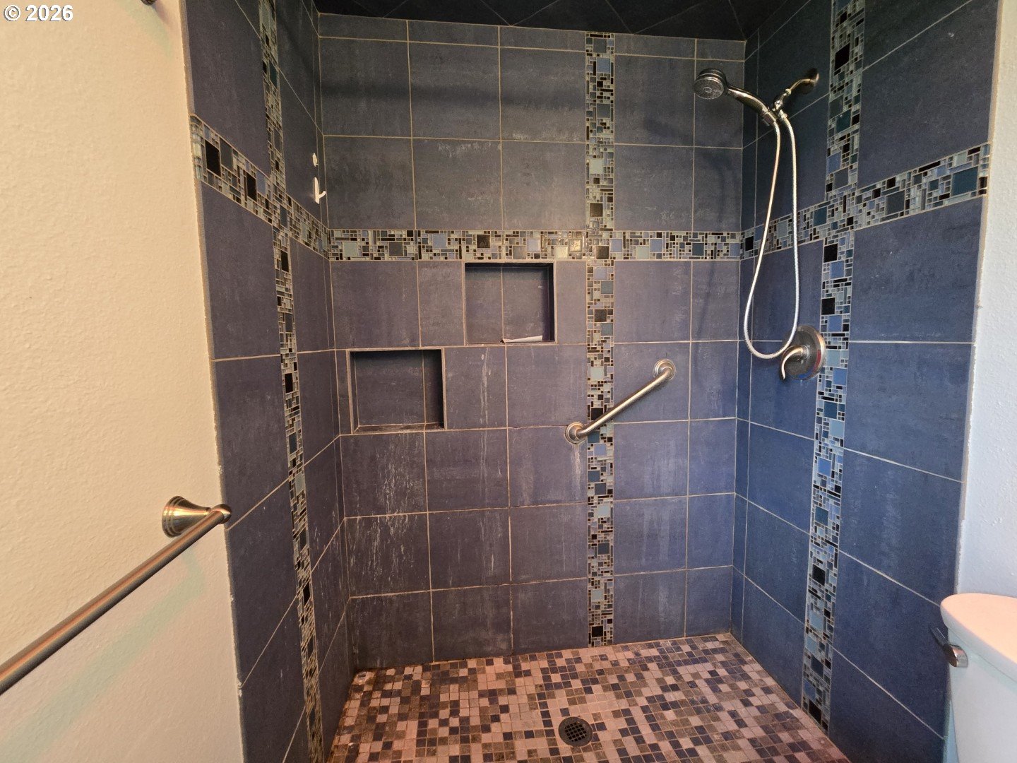 2633 42nd Avenue Longview, WA 98632 - Photo 22 of 32 a bathroom with a shower