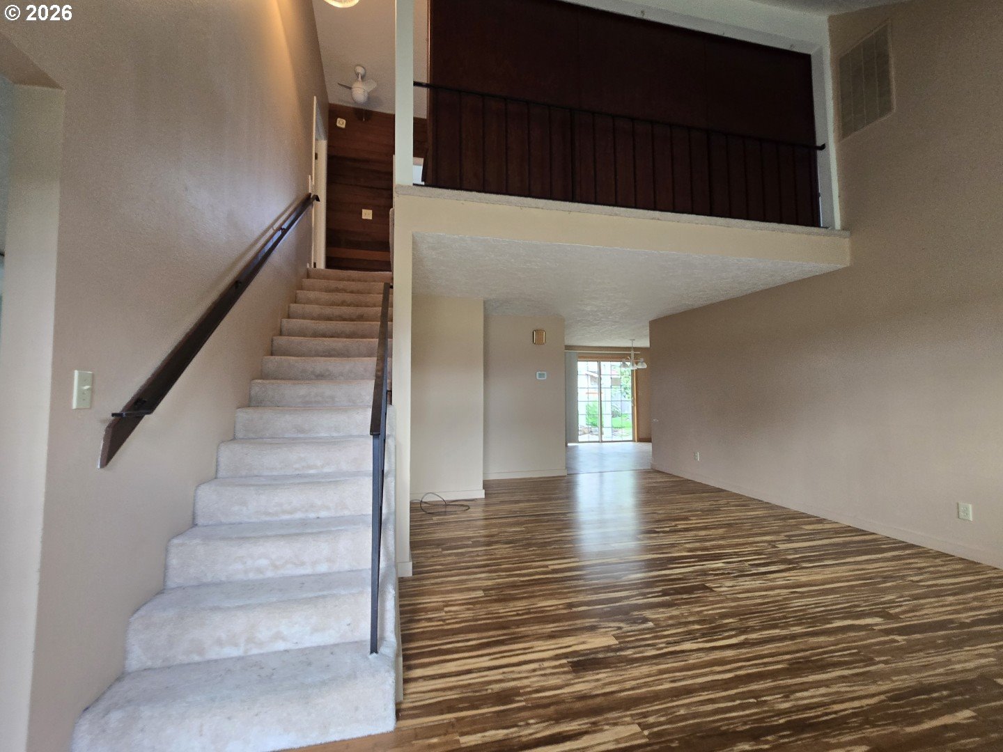 2633 42nd Avenue Longview, WA 98632 - Photo 10 of 32 a view of an entryway