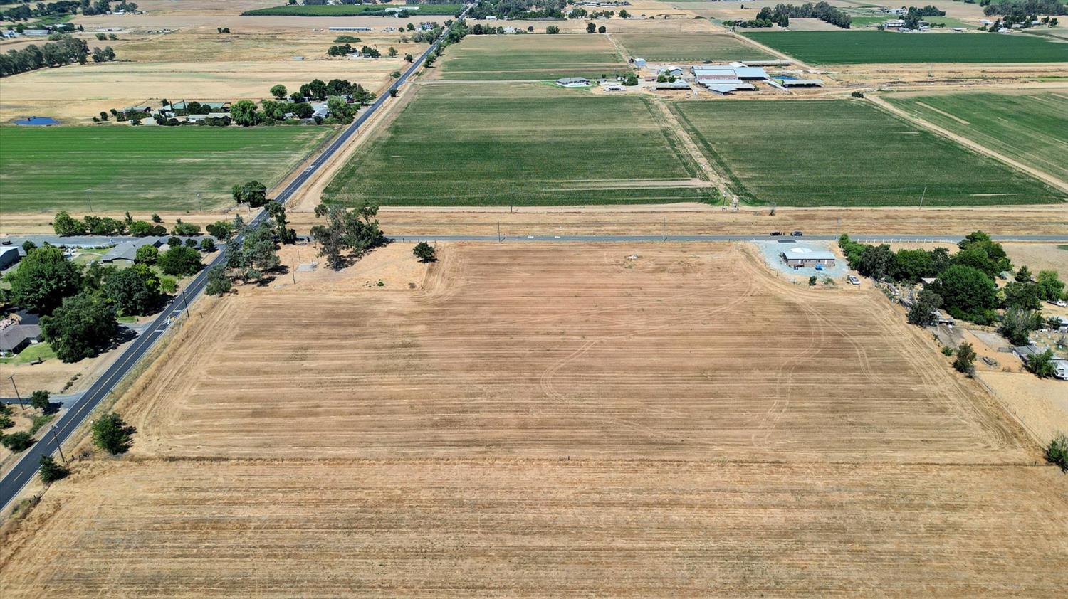 11705 Simmerhorn Road Galt, CA 95632 - Photo 34 of 39 a view of a backyard