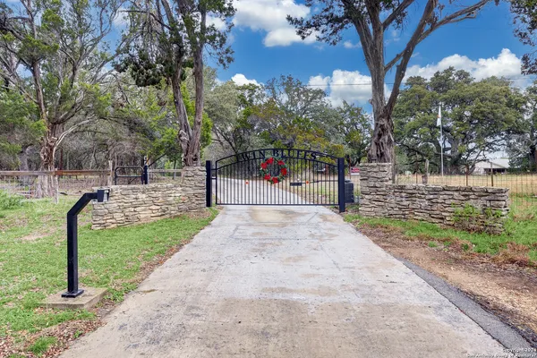 $1,049,000 | 412 Field Road, Fischer, TX 78623