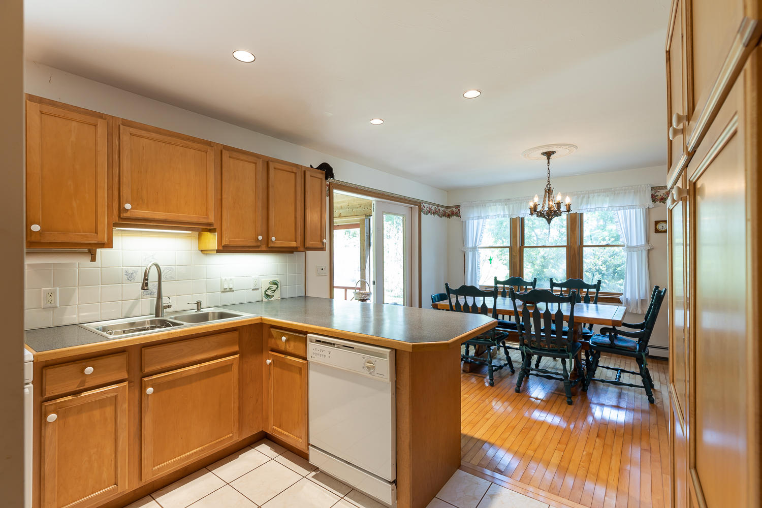 18 Turtle Pond Road Falmouth, MA 02540 - Photo 11 of 39 18TurtlePondRdFalmouthWeb-6862