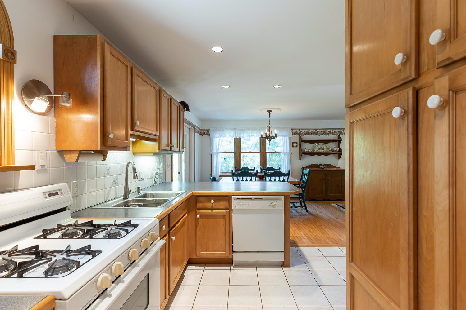 18 Turtle Pond Road Falmouth, MA 02540 - Photo 13 of 39 18TurtlePondRdFalmouthWeb-6865