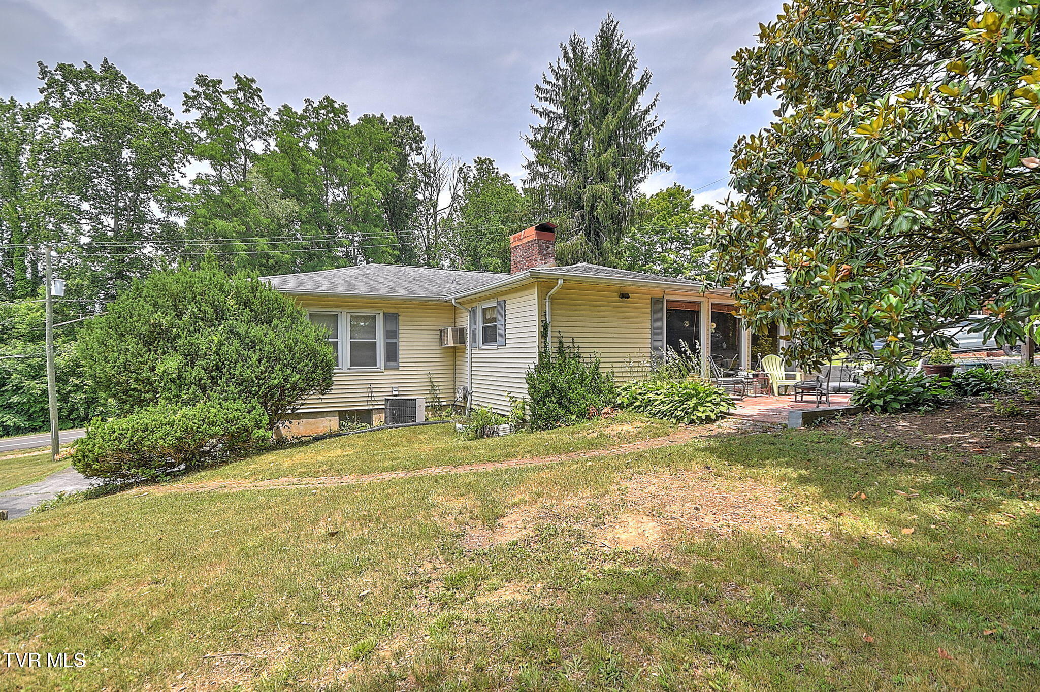 400 Randolph Street Bristol, VA 24201 - Photo 24 of 34 33-web-or-mls-400 Randolph DB-34