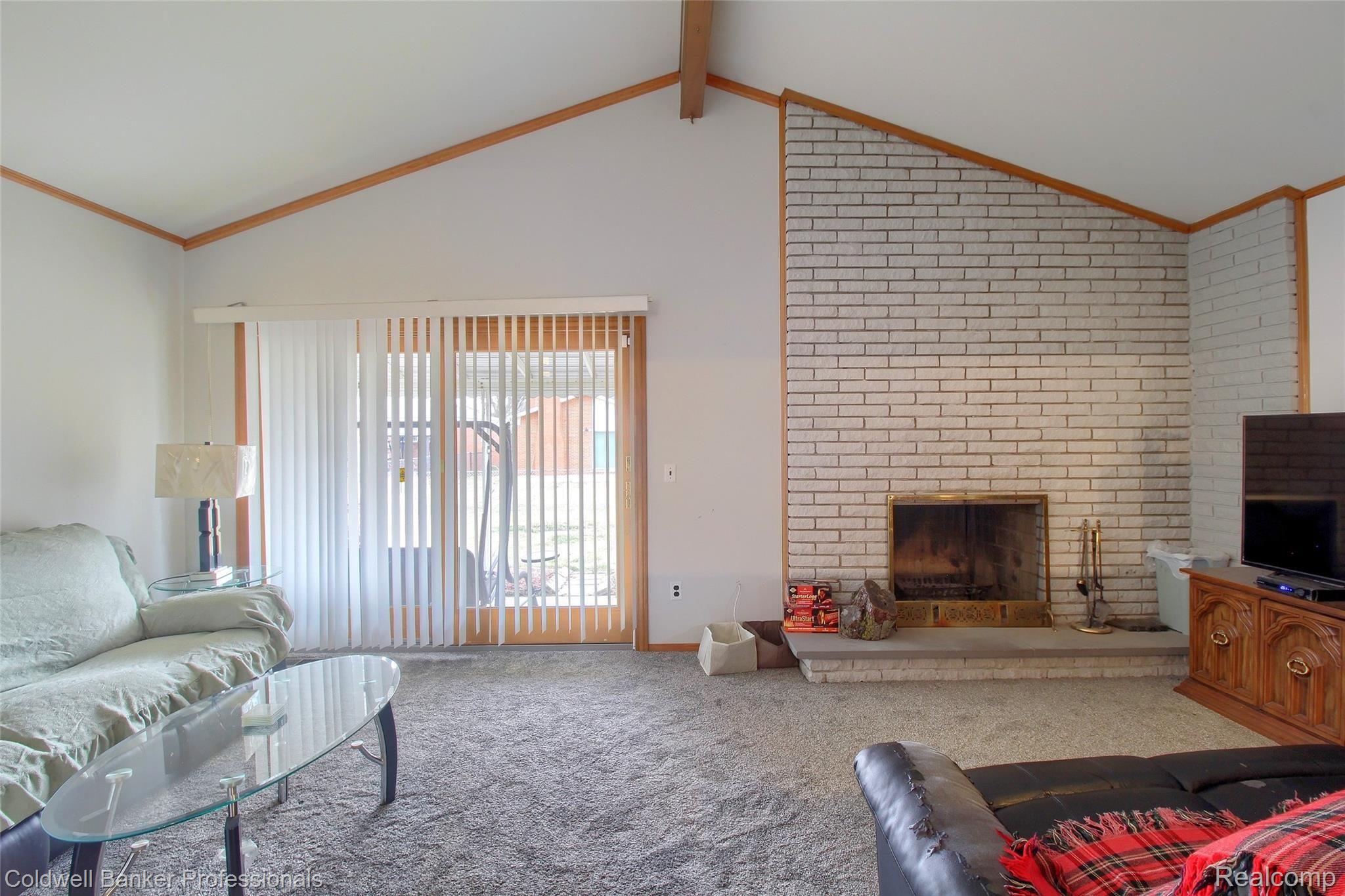 14115 Martin Road Warren, MI 48088 - Photo 12 of 28 12-Family Room 3rd View.jpg
