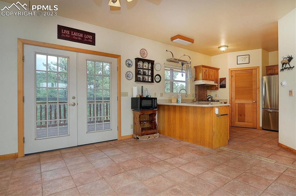 4330 Elkhorn Road Cotopaxi, CO 81223 - Photo 10 of 37 a view of kitchen with windows
