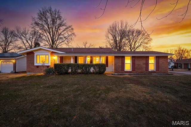 $200,000 | 1 Welwyn Court, Florissant, MO 63033