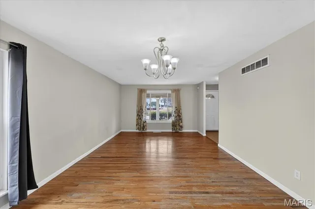 $200,000 | 1 Welwyn Court, Florissant, MO 63033