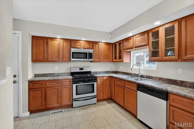 $200,000 | 1 Welwyn Court, Florissant, MO 63033