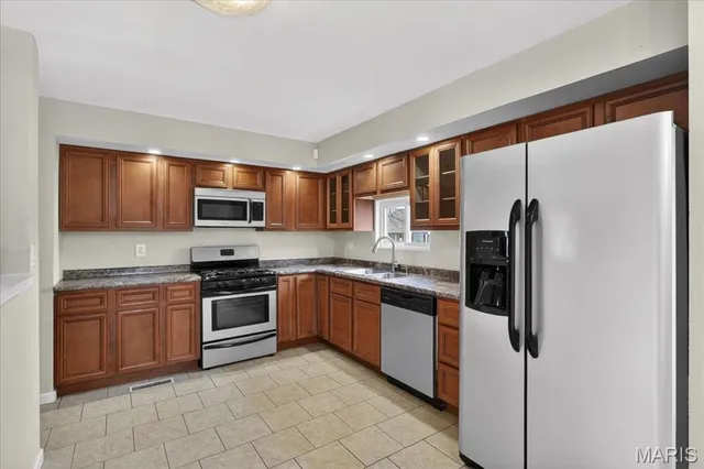 $200,000 | 1 Welwyn Court, Florissant, MO 63033