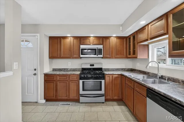 $200,000 | 1 Welwyn Court, Florissant, MO 63033