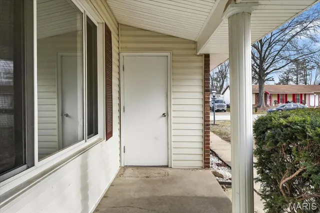 $200,000 | 1 Welwyn Court, Florissant, MO 63033