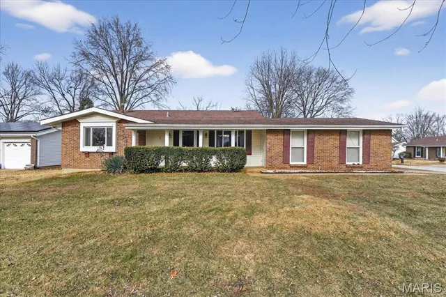 $200,000 | 1 Welwyn Court, Florissant, MO 63033