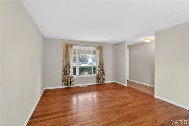 $200,000 | 1 Welwyn Court, Florissant, MO 63033