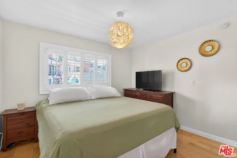 $730,000 | 2444 4th Street, Unit 4, Santa Monica, CA 90405