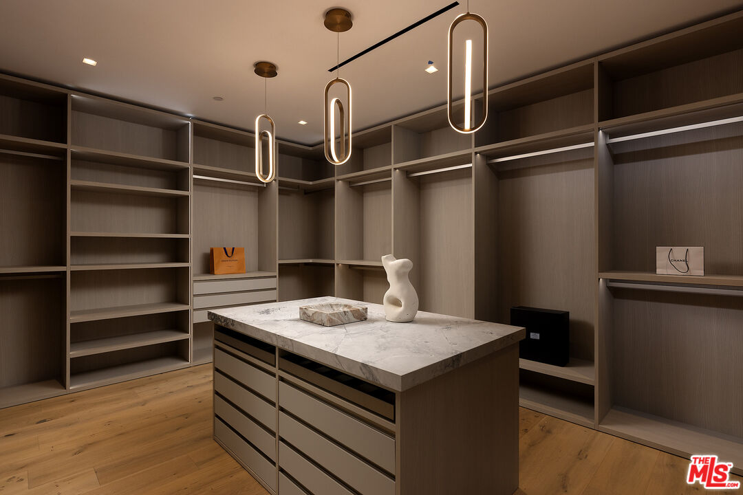 1660 Casale Road Pacific Palisades, CA 90272 - Photo 24 of 44 a utility room with washer and dryer