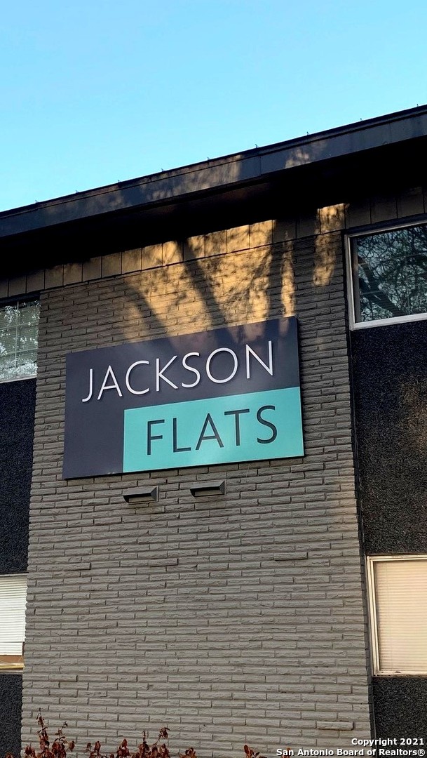 a street sign that is on a brick wall