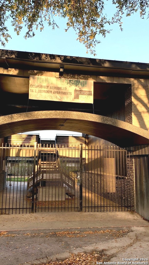 615 Vance Jackson Road, Unit 106 San Antonio, TX 78201 - Photo 2 of 10 a view of a porch