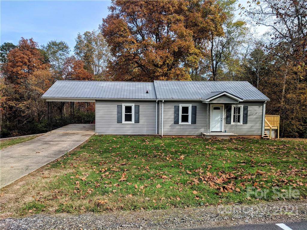 1054 Hubbard Road Hickory, NC 28601 - Photo 2 of 28 Gallery Image 2