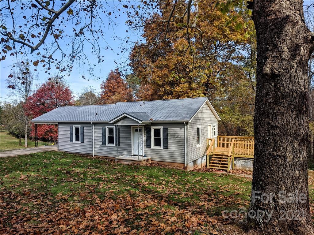 1054 Hubbard Road Hickory, NC 28601 - Photo 3 of 28 Gallery Image 3