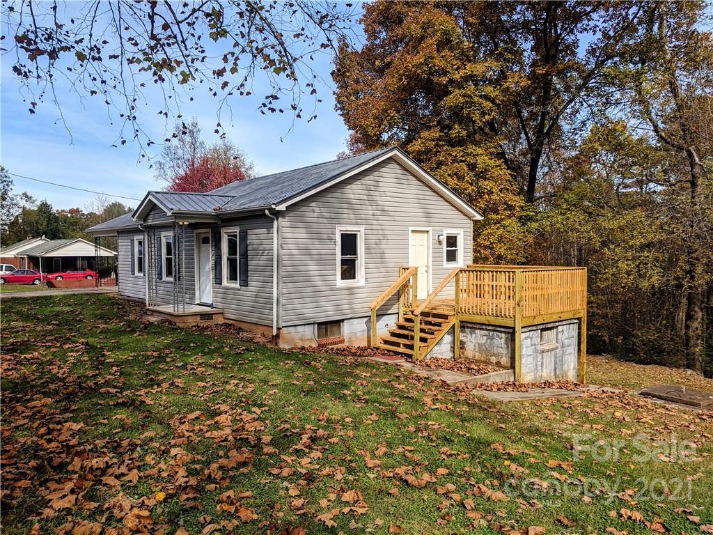 1054 Hubbard Road Hickory, NC 28601 - Photo 4 of 28 Gallery Image 4